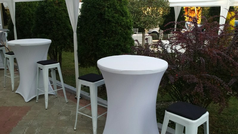 Rentiranje barskih belih stolova