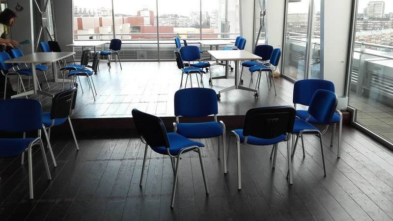stolovi za konferencije iznajmljivanje