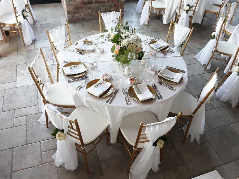 zlatne tiffany stolice za vencanje iznajmljivanje